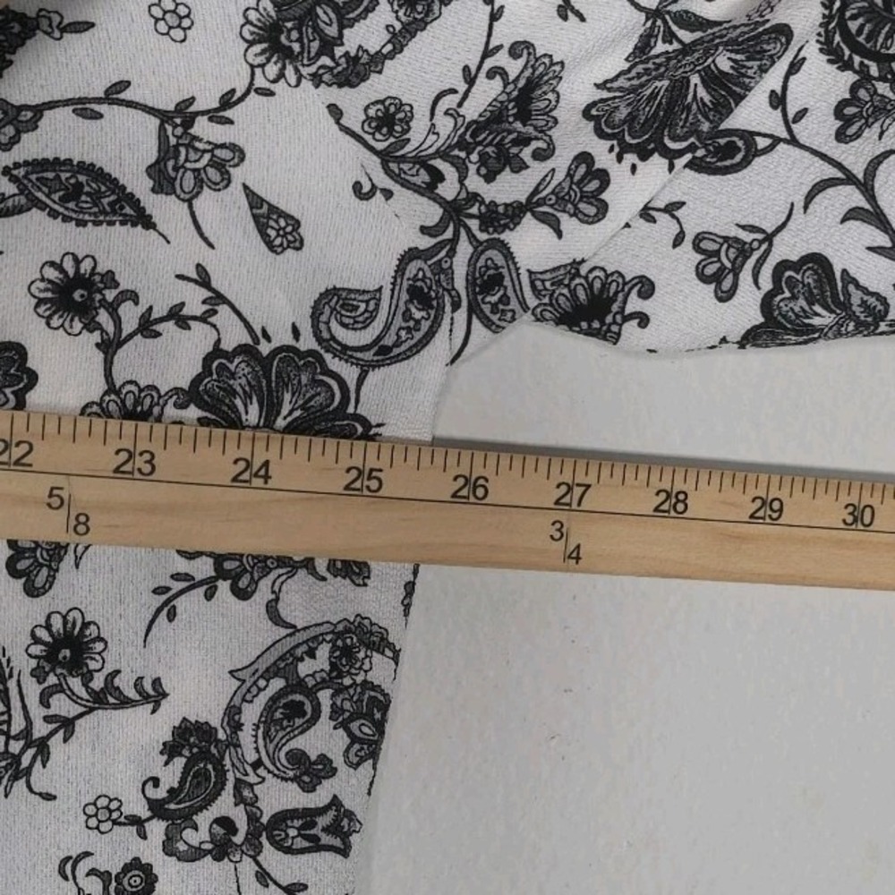 Cocomo Womens 2X Black White Paisley Floral Print Button Up Top Stretch‎ Artsy - Picture 6 of 7